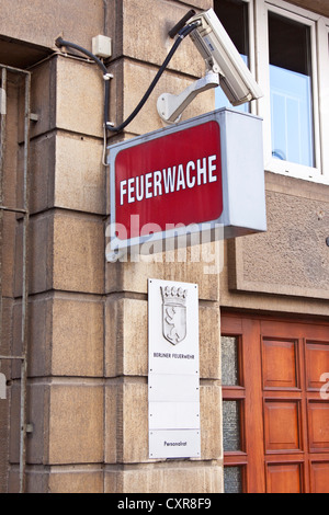 Segno, 'Feuerwache', tedesco per "vigili del fuoco", Berlino Vigili del Fuoco, Berlino, Germania, Europa Foto Stock