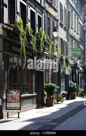 Rue des Orfèvres street, il centro storico di Strasburgo, Bas-Rhin département, Alsazia, Francia, Europa PublicGround Foto Stock