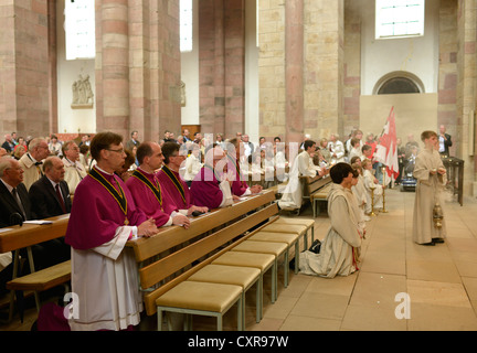 Servizio in chiesa dopo la chiesa sfilano in occasione della festa del Corpus Domini, vista interna, Cattedrale di Speyer Foto Stock