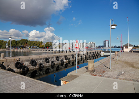 La camera di bloccaggio in Sydhavnen (Sud) Porto nel porto di Copenhagen, Danimarca. Barrage e sistema di stramazzo sinistra della serratura. Foto Stock