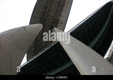 Ponti a Autobahnkreuz Leverkusen, Leverkusen autostrada interscambio, Renania settentrionale-Vestfalia, Germania, Europa Foto Stock