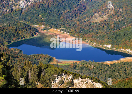 Vista del lago Weitsee e lago Loedensee come visto dalla montagna Duerrnbachhorn, Reit im Winkl, Chiemgau, Baviera, Germania, Europa Foto Stock