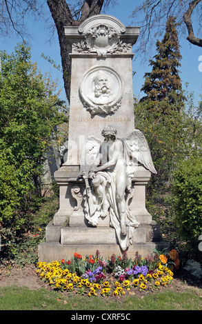 La tomba del musicista austriaco Johann Ritter von Herbeck nel cimitero Zentralfriedhof di Vienna in Austria. Foto Stock