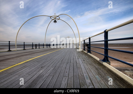 Completamente restaurato southport promenade in riva al mare città costiera Foto Stock