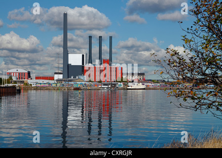 H.C. Oersted Power Station in Sydhavnen - Sud - Porto di Copenhagen, Danimarca. Un DONG Energy Impianto di cogenerazione di energia termica ed elettrica. DONG ora ribattezzato Ørsted. Foto Stock