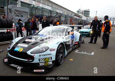 24 ore di gara del Nurburgring race track 2012, Top40-qualifica, Aston Martin Vantage GT3 del Team Young Driver AMR Foto Stock