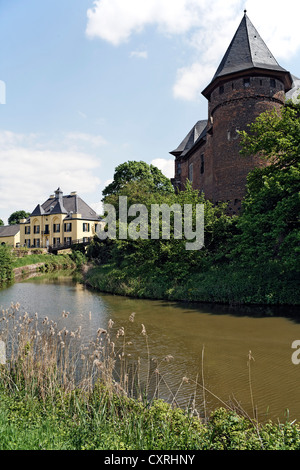 Burg Linn Castello, moated castle, Krefeld, regione del Basso Reno, Renania settentrionale-Vestfalia, Germania, Europa Foto Stock