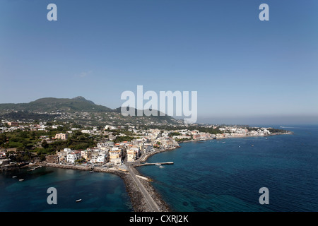 Vista di Ischia Ponte, dal Castello Aragonese, Castello Aragonese, Isola d Ischia, Golfo di Napoli Campania Italia meridionale, Italia Foto Stock