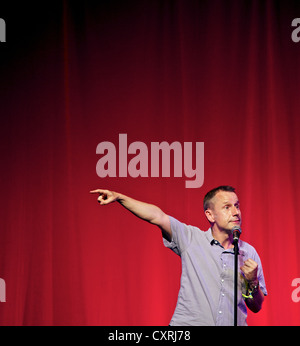 Jeremy Hardy effettuando al 2010 Festival di Glastonbury di stile contemporaneo e Performing Arts Foto Stock