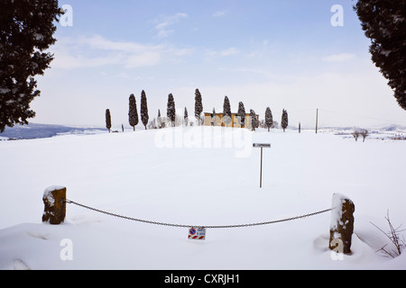 Agriturismo in un invernale paesaggio toscano, Pienza, Toscana, Italia, Europa, PublicGround Foto Stock