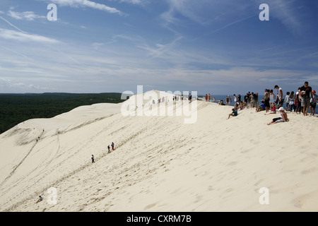 I turisti sulle dune del Pilat, Pyla-sur-mer, Arcachon, sud della Francia, in Francia, in europa Foto Stock