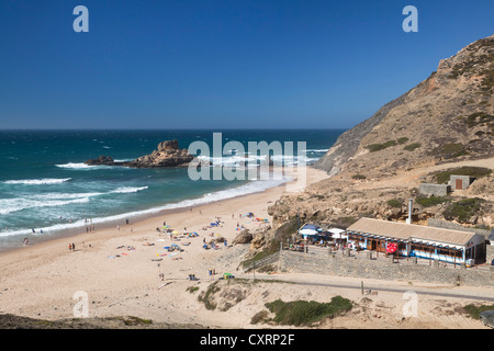 Spiaggia di Praia da Castelejo, costa atlantica, Algarve, Portogallo, Europa Foto Stock