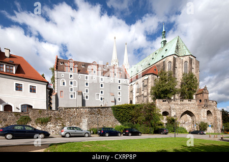 Edificio di Waidhaus e chiesa di San Pietro e Paolo, Goerlitz, Superiore Lusazia, Lusazia, in Sassonia, Germania, Europa PublicGround Foto Stock