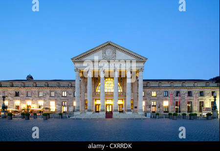 La nuova spa hotel, casinò, bowling green, crepuscolo, Wiesbaden, Hesse, Germania, Europa PublicGround Foto Stock