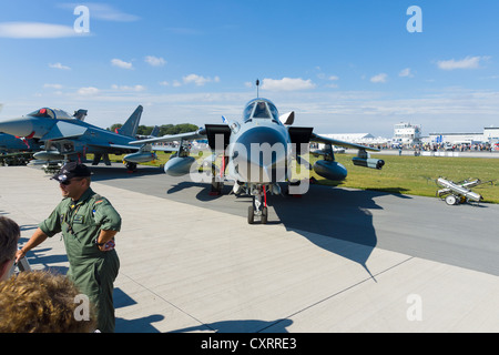 Panavia Tornado IDS è una famiglia di twin-motore, variable-ala sweep di aerei da combattimento Foto Stock