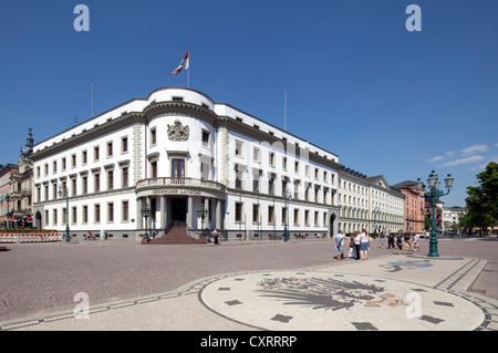 Stato di Hesse il palazzo del parlamento, ex palazzo di città, Schlossplatz square, Wiesbaden, Hesse, Germania, Europa PublicGround Foto Stock