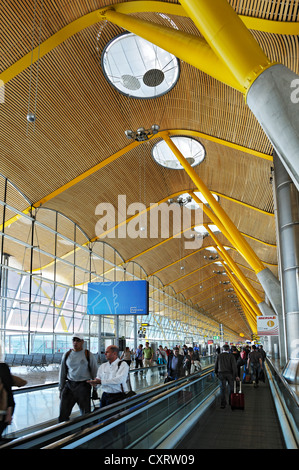 Aeroporto di Madrid, il terminale con i marciapiedi mobili, Spagna, Europa Foto Stock