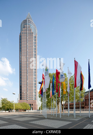 Messeturm torre di uffici, Frankfurt am Main, Hesse, Germania, Europa PublicGround Foto Stock