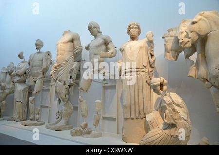 La gara delle bighe di Pelops frontone dal Tempio di Zeus nel Museo Archeologico di Olimpia, Antica Olympia, Grecia Foto Stock