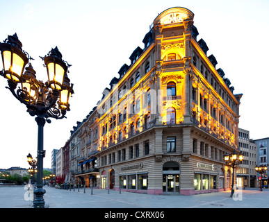 Storico edificio commerciale su Opernplatz square, Frankfurt am Main, Hesse, PublicGround Foto Stock