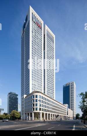 Ufficio Opernturm tower, Opernplatz square, Frankfurt am Main, Hesse, Germania, Europa PublicGround Foto Stock