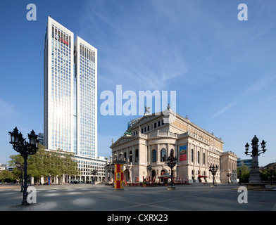 Ufficio Opernturm tower, Teatro dell'opera Alte Oper, Opernplatz square, Frankfurt am Main, Hesse, PublicGround Foto Stock