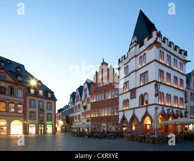 Hauptmarkt square, Haus Steipe edificio, Trier, Renania-Palatinato, Germania, Europa PublicGround Foto Stock