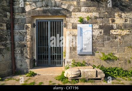 Placca di Karl August Lingner a 'Lingnerpfad', il percorso del suo lavoro e creazione di Dresda, Koernerweg street, Gate e scalinata Foto Stock