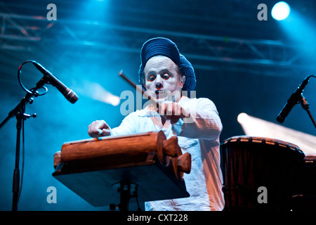 La Swiss reggae musicista Famara suonare dal vivo al Soundcheck di aria aperta in Sempach-Neuenkirch, Lucerna, Svizzera, Europa Foto Stock