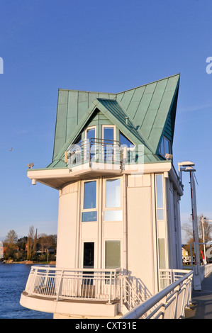 Timoneria del ponte mobile sopra il fiume Schlei in Kappeln, Schleswig-Holstein, Germania, Europa Foto Stock