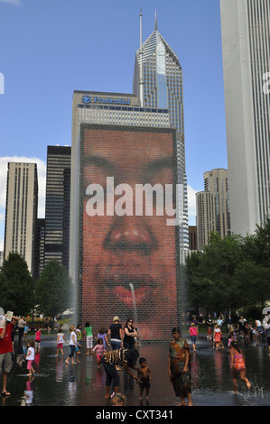 Faccia Fontana nel Millennium Park di Chicago, Illinois, Stati Uniti d'America Foto Stock