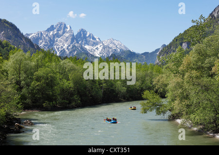 Rafting, zattere di gomma sul fiume Enns, Parco Nazionale Gesäuse, Alpi Ennstal, Superiore , , Austria, Europa PublicGround Foto Stock