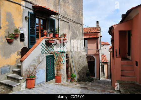 Nella città vecchia di Marciana Isola d'Elba, Toscana, Italia, Europa Foto Stock