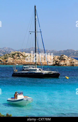 Le navi al di ancoraggio, l'isola di Budelli, Parco Nazionale di La Maddalena dell'Arcipelago, parco nazionale, Sardegna, Italia, Europa Foto Stock