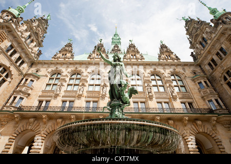 Hygieia Fontana nel cortile di Amburgo del Municipio, Città Libera e Anseatica di Amburgo Foto Stock