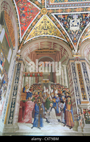 Libreria Piccolomini con gli affreschi del Pinturicchio dalla vita di Francesco Todeschini Piccolomini, poi Papa Pio III., Siena Foto Stock