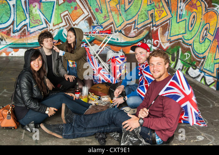 Gruppo di amici, Regina per il Giubileo, Londra Foto Stock