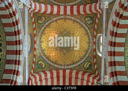 Mosaico di una traversata della navata, la chiesa di Notre Dame de la Garde, Marsiglia, Bouches du Rhone, Provence-Alpes-Côte d'Azur Foto Stock