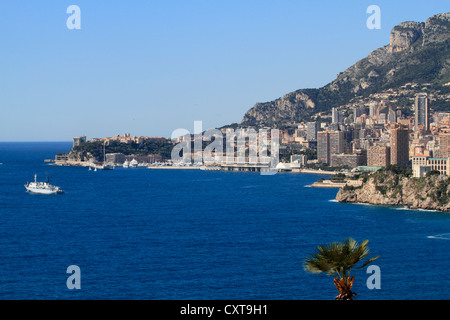 Principato di Monaco, come visto da di Roquebrune Cap Martin, French Riviera, Mare Mediterraneo, Europa Foto Stock