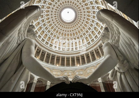 Vista interna della Befreiungshalle, liberazione Hall, costruito da Friedrich von Gaertner e Leo von Klenze, con statue in marmo di Foto Stock