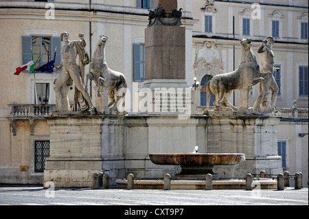 Fontana dei Dioscuri con statue all'obelisco di Piazza del Quirinale, Piazza Roma, Regione Lazio, Italia, Europa Foto Stock