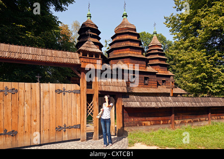 Chiesa di legno, Museo di architettura popolare, Leopoli, Ucraina Foto Stock