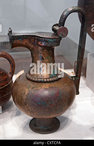 Brocca in bronzo 6 - V secolo A.C. Oriente arcaico greco in Grecia Foto Stock