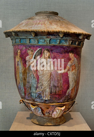 Quattro donna vaso in terracotta di età ellenistica 3rd-II secolo A.C. Greco Centuripe siciliano 39,4 cm Italia Italiano Foto Stock