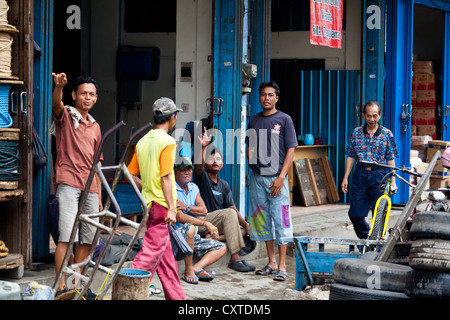 La vita di strada in Banjarmasin, Indonesia Foto Stock