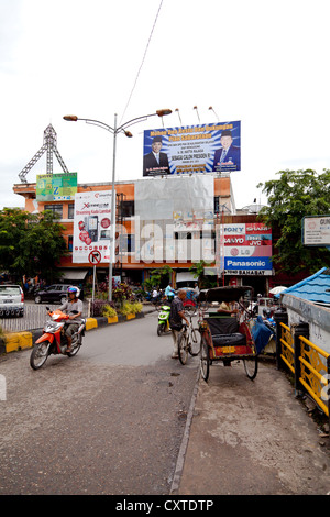 La vita di strada in Banjarmasin, Indonesia Foto Stock