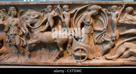 Sarcofago di marmo con il mito Endimione un bellissimo pastore amato bu la dea luna Selene Roman metà del II secolo d.c. Foto Stock