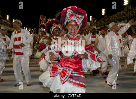 Donna in sfilata di carnevale di Rio de Janeiro in Brasile Foto Stock