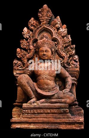 Antefissa con inginocchiato custode Angkor Wat decimo secolo cultura Cambogia arenaria rossastra 24 cm Foto Stock