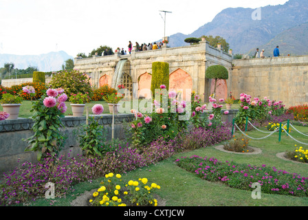 Il cancello del giardino di Nishat a Srinagar Foto Stock